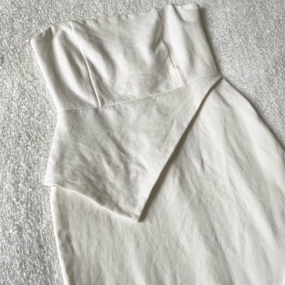 ❗️SOLD❗️Lulu’s | Ivory white strapless asymmetrical mini dress